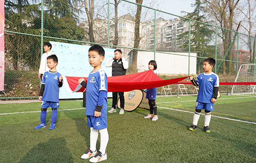武汉足球培训课价格之冬季踢球的注意事项